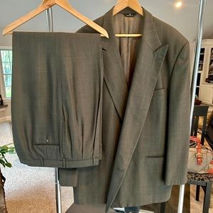 Men’s 50L khaki colored suit